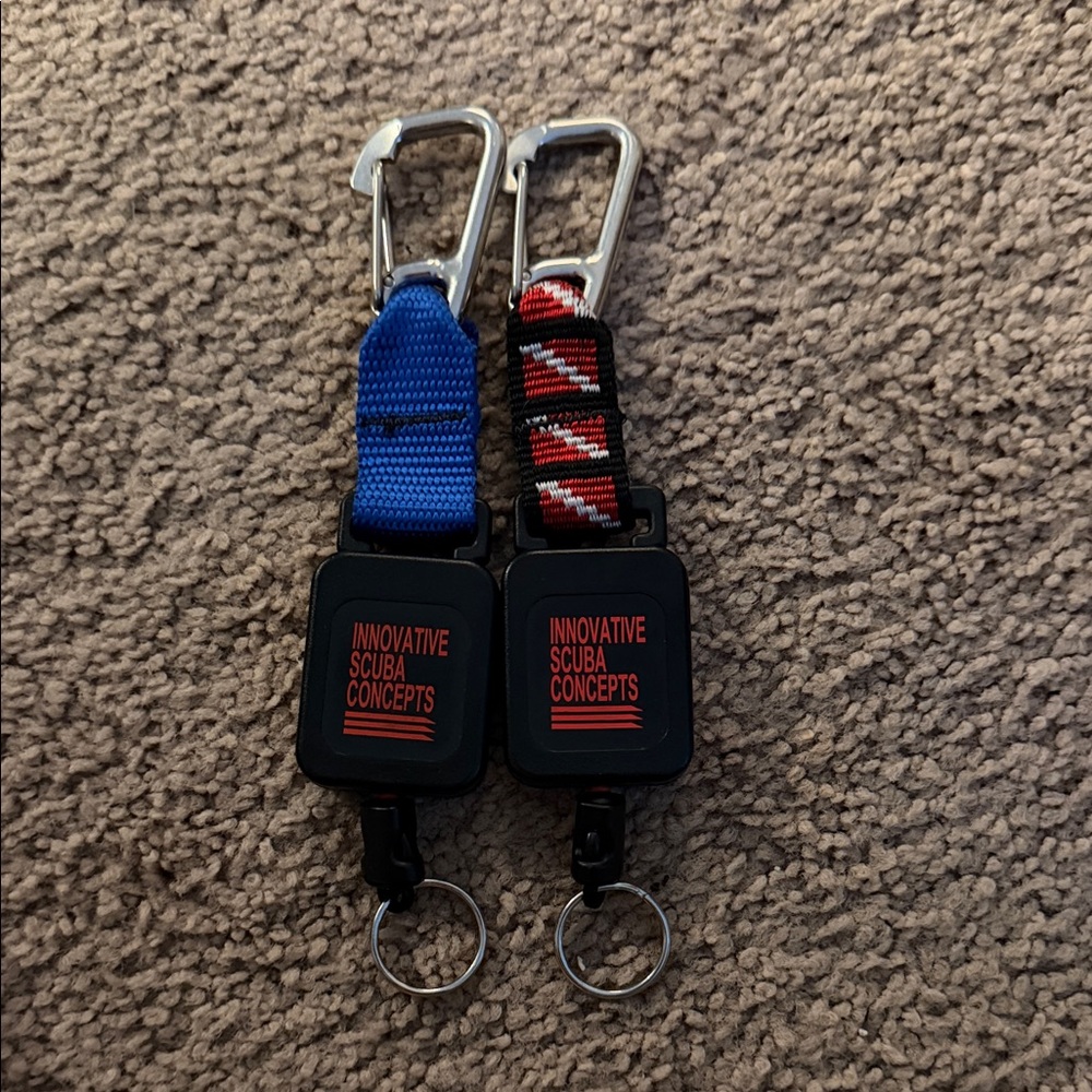 Aqua Mini Retractor with Stainless Steel Carabiner